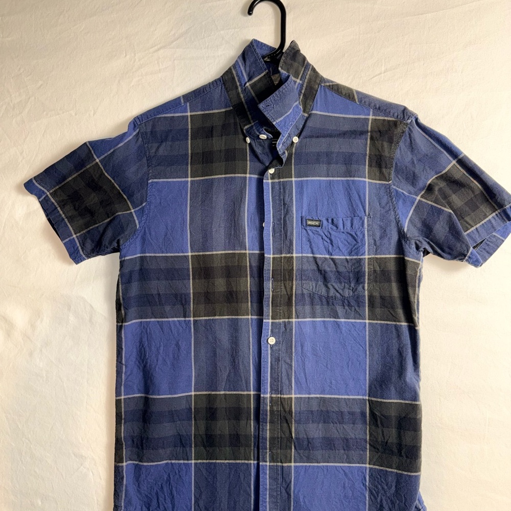 Men’s RVCA Plaid Short-Sleeve Button-Down Shirt Size Small